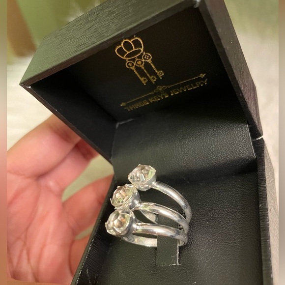 Set of 3 silver crystal rings for layering - Picture 4 of 10